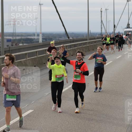 03.10.2025 - Köhlbrandbrückenlauf Jannik Wohlers http://msf.ph/oto/9152379 03.10.2025 16:00:58 Position 1 7571, 9071, 070 meine-sportfotos.de