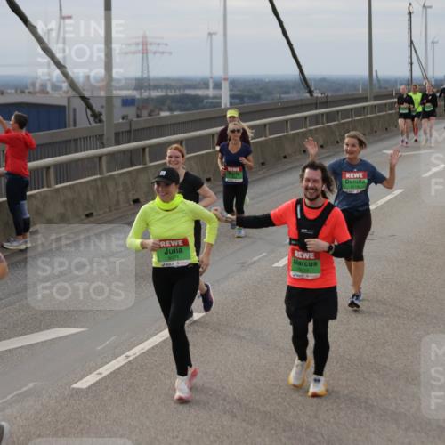 03.10.2025 - Köhlbrandbrückenlauf Jannik Wohlers http://msf.ph/oto/9152399 03.10.2025 16:00:59 Position 1 1571, 9071, 9070 meine-sportfotos.de