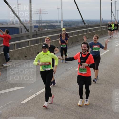03.10.2025 - Köhlbrandbrückenlauf Jannik Wohlers http://msf.ph/oto/9152400 03.10.2025 16:00:59 Position 1 1571, 9071, 9070, 8519 meine-sportfotos.de