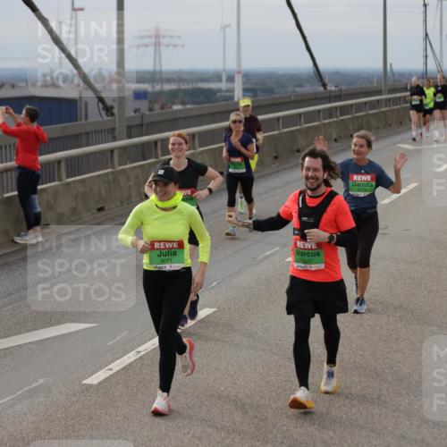 03.10.2025 - Köhlbrandbrückenlauf Jannik Wohlers http://msf.ph/oto/9152401 03.10.2025 16:00:59 Position 1 7571, 9071, 9070 meine-sportfotos.de