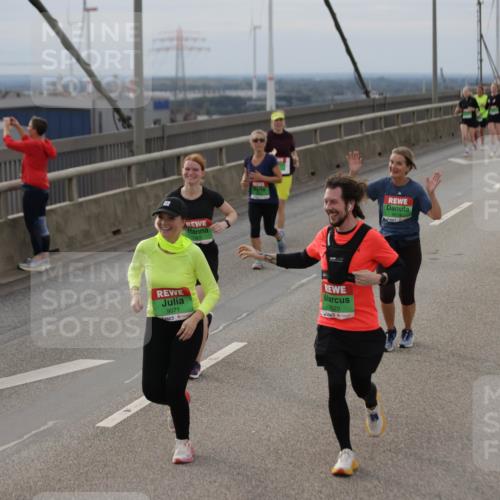 03.10.2025 - Köhlbrandbrückenlauf Jannik Wohlers http://msf.ph/oto/9152403 03.10.2025 16:00:59 Position 1 7571, 9071, 9070 meine-sportfotos.de