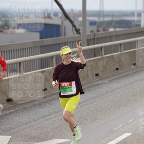 03.10.2025 - Köhlbrandbrückenlauf Jannik Wohlers http://msf.ph/oto/9152419 03.10.2025 16:01:02 Position 1 8793, 7351 meine-sportfotos.de