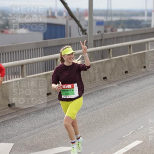 03.10.2025 - Köhlbrandbrückenlauf Jannik Wohlers http://msf.ph/oto/9152420 03.10.2025 16:01:02 Position 1 800, 87949, 7351 meine-sportfotos.de