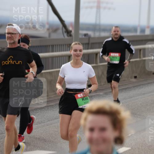03.10.2025 - Köhlbrandbrückenlauf Jannik Wohlers http://msf.ph/oto/9152444 03.10.2025 16:01:12 Position 1 8596 meine-sportfotos.de