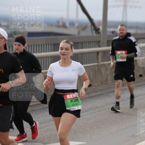 03.10.2025 - Köhlbrandbrückenlauf Jannik Wohlers http://msf.ph/oto/9152452 03.10.2025 16:01:12 Position 1 8596 meine-sportfotos.de