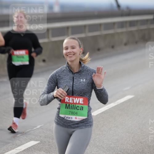 03.10.2025 - Köhlbrandbrückenlauf Jannik Wohlers http://msf.ph/oto/9152463 03.10.2025 16:01:15 Position 1 7804 meine-sportfotos.de