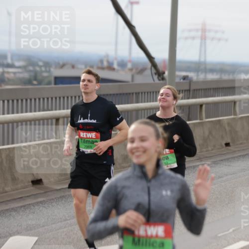 03.10.2025 - Köhlbrandbrückenlauf Jannik Wohlers http://msf.ph/oto/9152465 03.10.2025 16:01:16 Position 1 25, 7969, 49 meine-sportfotos.de