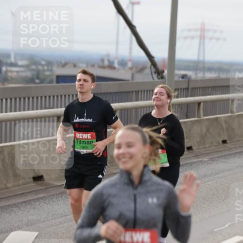 03.10.2025 - Köhlbrandbrückenlauf Jannik Wohlers http://msf.ph/oto/9152466 03.10.2025 16:01:16 Position 1 25, 7969 meine-sportfotos.de