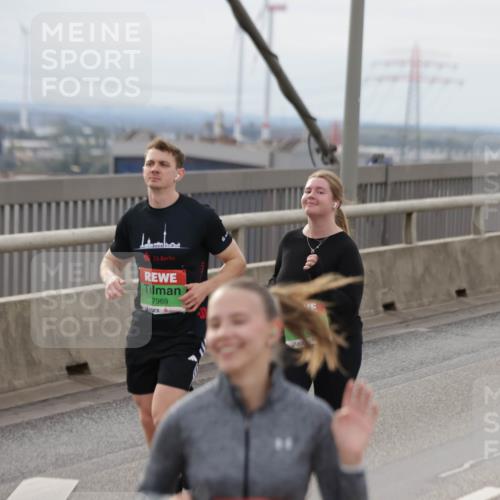 03.10.2025 - Köhlbrandbrückenlauf Jannik Wohlers http://msf.ph/oto/9152467 03.10.2025 16:01:16 Position 1 25, 7969 meine-sportfotos.de
