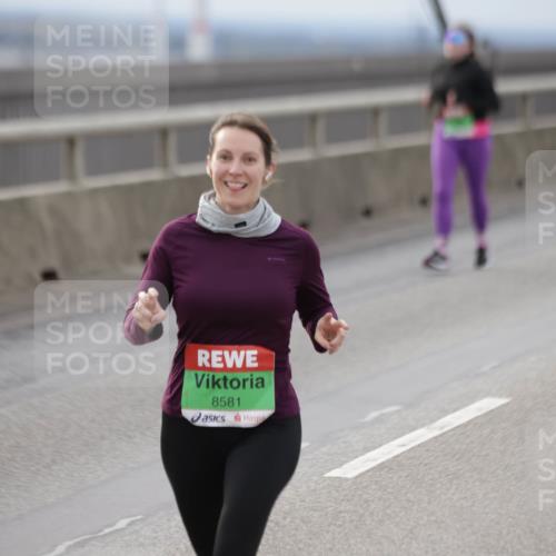 03.10.2025 - Köhlbrandbrückenlauf Jannik Wohlers http://msf.ph/oto/9152468 03.10.2025 16:01:17 Position 1 8581 meine-sportfotos.de