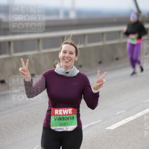 03.10.2025 - Köhlbrandbrückenlauf Jannik Wohlers http://msf.ph/oto/9152470 03.10.2025 16:01:17 Position 1 8581 meine-sportfotos.de