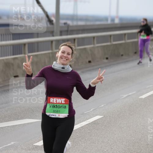 03.10.2025 - Köhlbrandbrückenlauf Jannik Wohlers http://msf.ph/oto/9152477 03.10.2025 16:01:18 Position 1 8581 meine-sportfotos.de