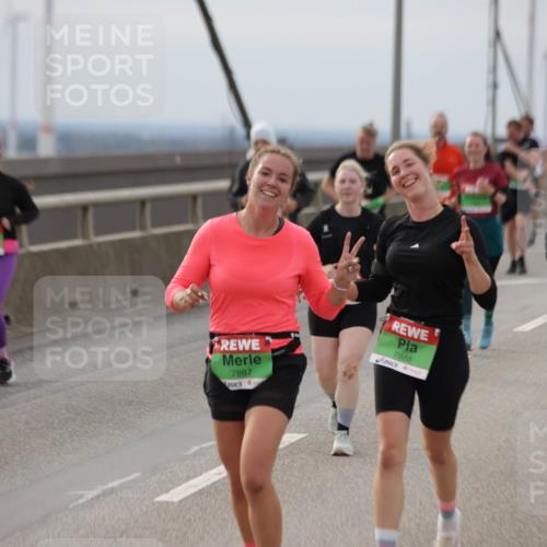 03.10.2025 - Köhlbrandbrückenlauf Jannik Wohlers http://msf.ph/oto/9152483 03.10.2025 16:01:20 Position 1 7887, 7888 meine-sportfotos.de