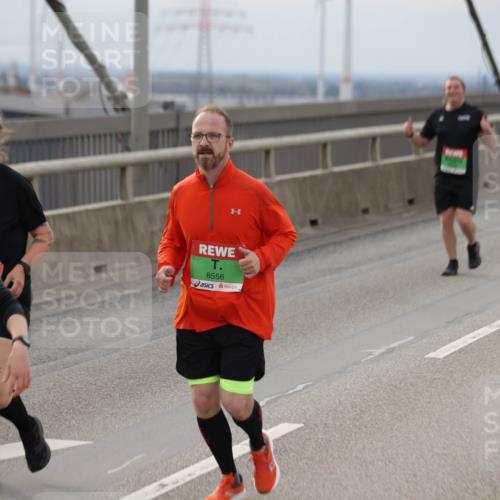 03.10.2025 - Köhlbrandbrückenlauf Jannik Wohlers http://msf.ph/oto/9152524 03.10.2025 16:01:27 Position 1 7865, 8658, 8556 meine-sportfotos.de