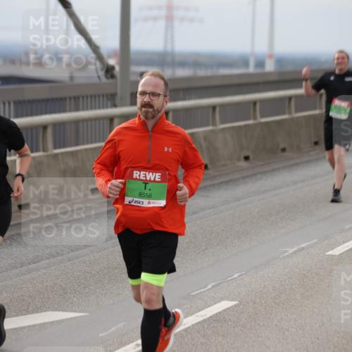 03.10.2025 - Köhlbrandbrückenlauf Jannik Wohlers http://msf.ph/oto/9152528 03.10.2025 16:01:27 Position 1 8658, 8556 meine-sportfotos.de