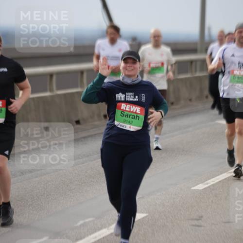 03.10.2025 - Köhlbrandbrückenlauf Jannik Wohlers http://msf.ph/oto/9152529 03.10.2025 16:01:28 Position 1 8058, 9142, 8409 meine-sportfotos.de
