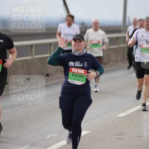 03.10.2025 - Köhlbrandbrückenlauf Jannik Wohlers http://msf.ph/oto/9152530 03.10.2025 16:01:28 Position 1 8058, 9142, 8406 meine-sportfotos.de