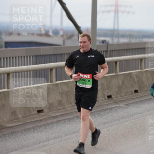 03.10.2025 - Köhlbrandbrückenlauf Jannik Wohlers http://msf.ph/oto/9152539 03.10.2025 16:01:30 Position 1 8058, 9142 meine-sportfotos.de