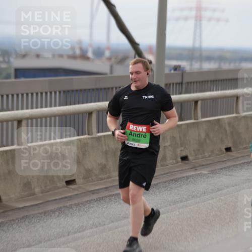 03.10.2025 - Köhlbrandbrückenlauf Jannik Wohlers http://msf.ph/oto/9152540 03.10.2025 16:01:30 Position 1 8058, 9142 meine-sportfotos.de