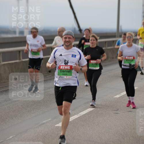 03.10.2025 - Köhlbrandbrückenlauf Jannik Wohlers http://msf.ph/oto/9152541 03.10.2025 16:01:31 Position 1 8498 meine-sportfotos.de
