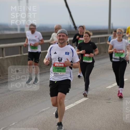03.10.2025 - Köhlbrandbrückenlauf Jannik Wohlers http://msf.ph/oto/9152542 03.10.2025 16:01:31 Position 1 8498 meine-sportfotos.de