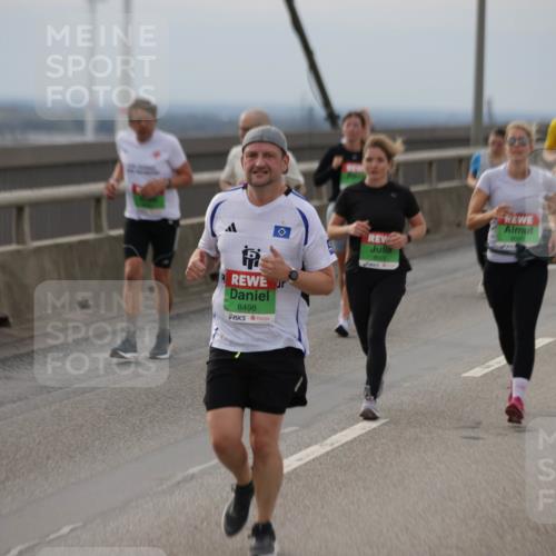 03.10.2025 - Köhlbrandbrückenlauf Jannik Wohlers http://msf.ph/oto/9152543 03.10.2025 16:01:31 Position 1 8498, 8022, 8090 meine-sportfotos.de