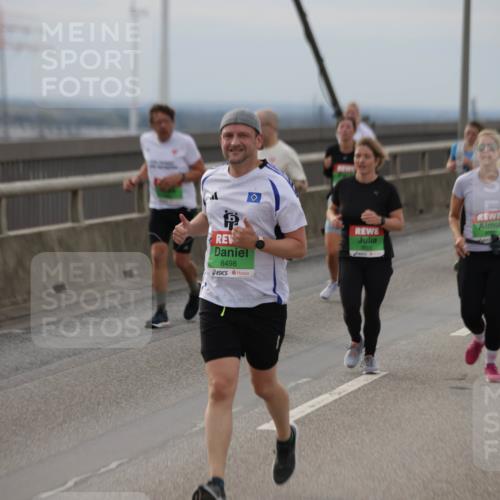 03.10.2025 - Köhlbrandbrückenlauf Jannik Wohlers http://msf.ph/oto/9152546 03.10.2025 16:01:31 Position 1 8498 meine-sportfotos.de