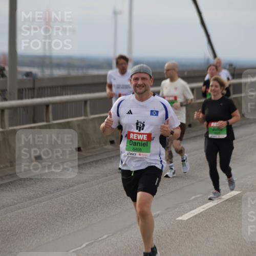 03.10.2025 - Köhlbrandbrückenlauf Jannik Wohlers http://msf.ph/oto/9152550 03.10.2025 16:01:31 Position 1 8498 meine-sportfotos.de