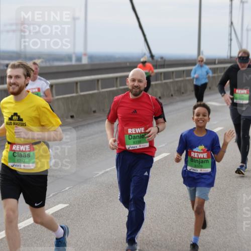 03.10.2025 - Köhlbrandbrückenlauf Jannik Wohlers http://msf.ph/oto/9152607 03.10.2025 16:01:40 Position 1 8747, 8339, 8329 meine-sportfotos.de