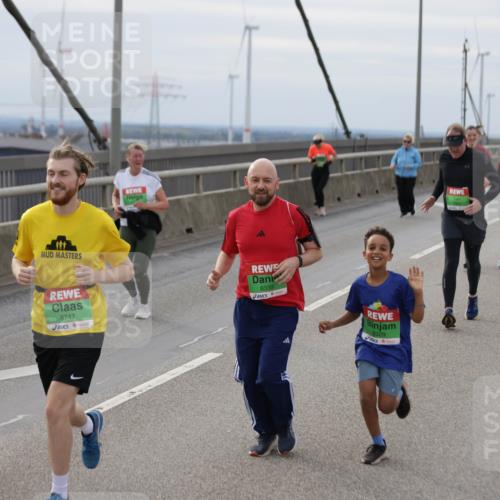 03.10.2025 - Köhlbrandbrückenlauf Jannik Wohlers http://msf.ph/oto/9152616 03.10.2025 16:01:40 Position 1 8748, 8747, 8339, 8329 meine-sportfotos.de