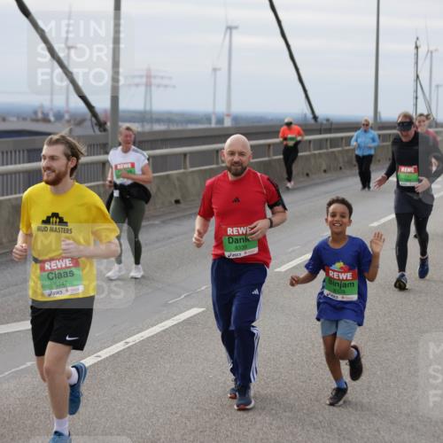 03.10.2025 - Köhlbrandbrückenlauf Jannik Wohlers http://msf.ph/oto/9152617 03.10.2025 16:01:40 Position 1 8748, 8747, 8339, 8329 meine-sportfotos.de