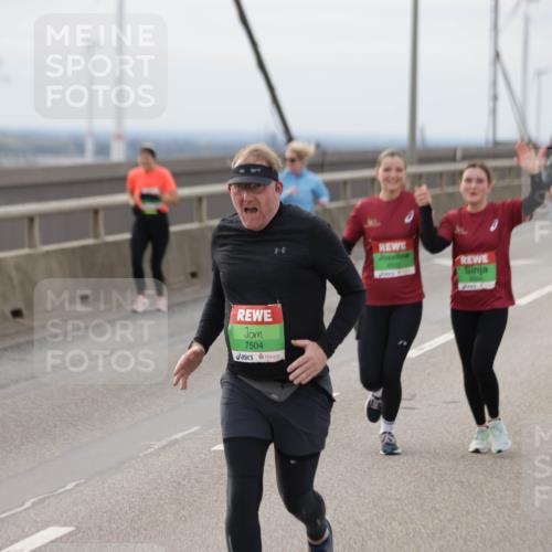 03.10.2025 - Köhlbrandbrückenlauf Jannik Wohlers http://msf.ph/oto/9152625 03.10.2025 16:01:42 Position 1 7504 meine-sportfotos.de