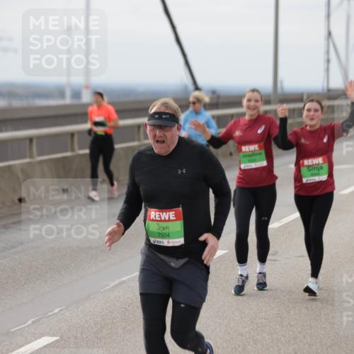 03.10.2025 - Köhlbrandbrückenlauf Jannik Wohlers http://msf.ph/oto/9152627 03.10.2025 16:01:42 Position 1 37, 8284, 7504 meine-sportfotos.de