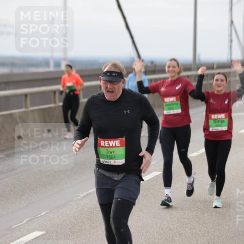 03.10.2025 - Köhlbrandbrückenlauf Jannik Wohlers http://msf.ph/oto/9152629 03.10.2025 16:01:42 Position 1 7504, 8264 meine-sportfotos.de