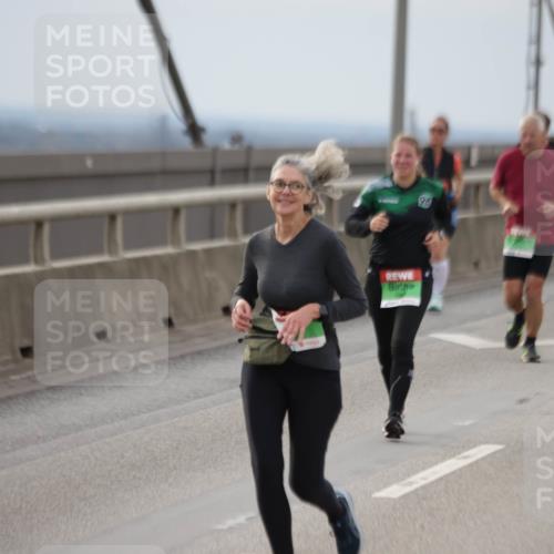 03.10.2025 - Köhlbrandbrückenlauf Jannik Wohlers http://msf.ph/oto/9152655 03.10.2025 16:01:47 Position 1 96 meine-sportfotos.de
