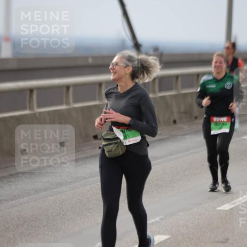 03.10.2025 - Köhlbrandbrückenlauf Jannik Wohlers http://msf.ph/oto/9152665 03.10.2025 16:01:48 Position 1 351, 96 meine-sportfotos.de