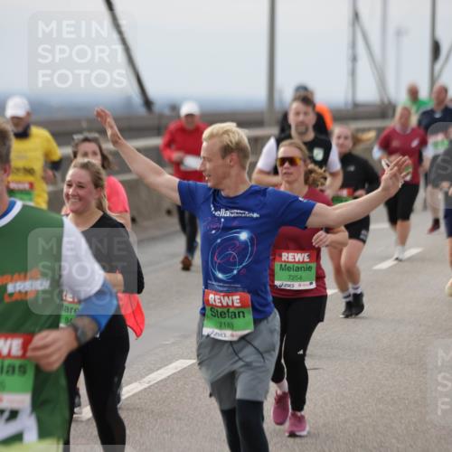 03.10.2025 - Köhlbrandbrückenlauf Jannik Wohlers http://msf.ph/oto/9152717 03.10.2025 16:02:00 Position 1 6435, 84, 7183, 7254 meine-sportfotos.de