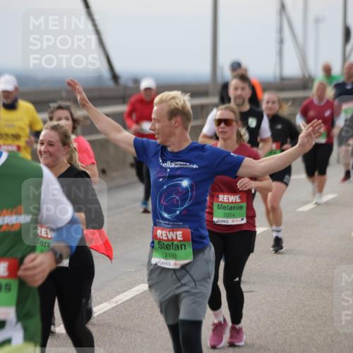 03.10.2025 - Köhlbrandbrückenlauf Jannik Wohlers http://msf.ph/oto/9152718 03.10.2025 16:02:00 Position 1 7183, 7254, 9435 meine-sportfotos.de
