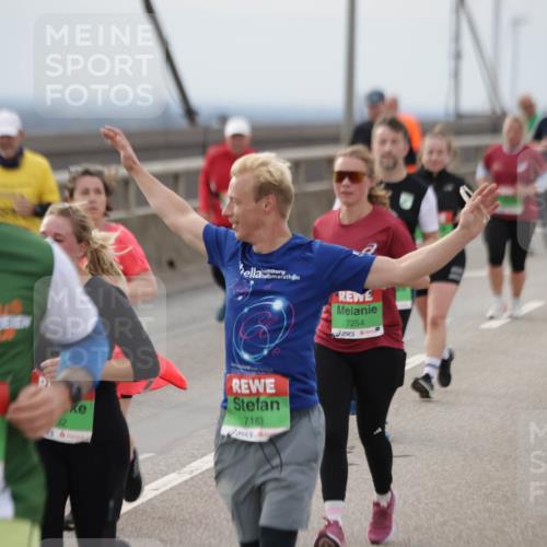 03.10.2025 - Köhlbrandbrückenlauf Jannik Wohlers http://msf.ph/oto/9152720 03.10.2025 16:02:00 Position 1 7254, 9439, 32, 7183 meine-sportfotos.de
