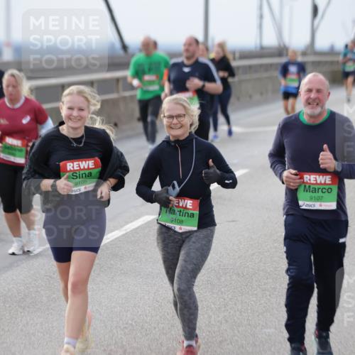 03.10.2025 - Köhlbrandbrückenlauf Jannik Wohlers http://msf.ph/oto/9152763 03.10.2025 16:02:06 Position 1 9105, 108, 9107 meine-sportfotos.de