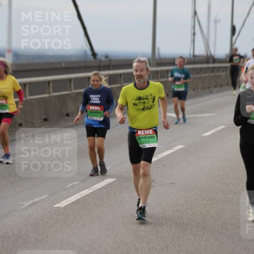 03.10.2025 - Köhlbrandbrückenlauf Jannik Wohlers http://msf.ph/oto/9152788 03.10.2025 16:02:13 Position 1 7675, 9111 meine-sportfotos.de