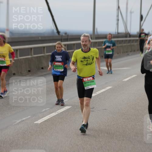 03.10.2025 - Köhlbrandbrückenlauf Jannik Wohlers http://msf.ph/oto/9152789 03.10.2025 16:02:13 Position 1 9157, 7675, 9111 meine-sportfotos.de