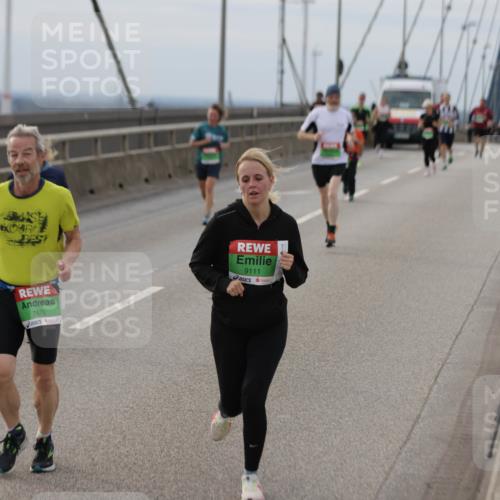 03.10.2025 - Köhlbrandbrückenlauf Jannik Wohlers http://msf.ph/oto/9152793 03.10.2025 16:02:15 Position 1 7675, 9111 meine-sportfotos.de