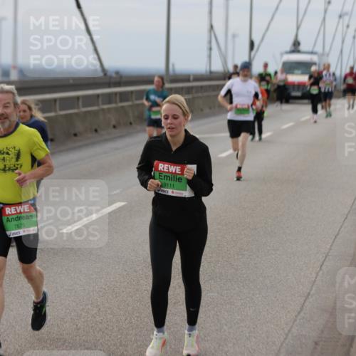 03.10.2025 - Köhlbrandbrückenlauf Jannik Wohlers http://msf.ph/oto/9152796 03.10.2025 16:02:15 Position 1 7675, 9111 meine-sportfotos.de
