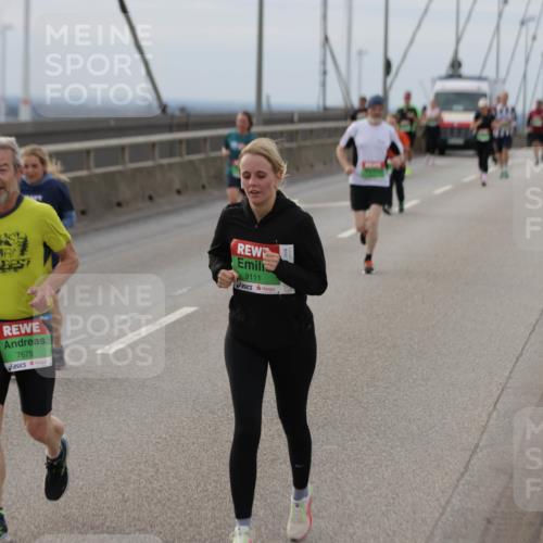 03.10.2025 - Köhlbrandbrückenlauf Jannik Wohlers http://msf.ph/oto/9152797 03.10.2025 16:02:15 Position 1 7675, 9111 meine-sportfotos.de
