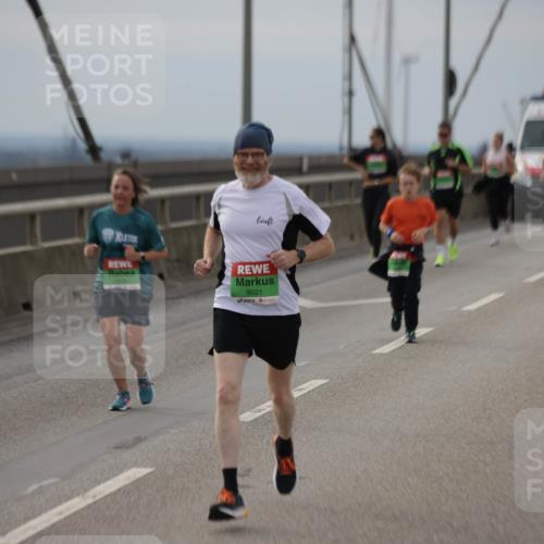 03.10.2025 - Köhlbrandbrückenlauf Jannik Wohlers http://msf.ph/oto/9152804 03.10.2025 16:02:16 Position 1 8021 meine-sportfotos.de