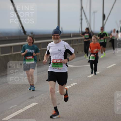 03.10.2025 - Köhlbrandbrückenlauf Jannik Wohlers http://msf.ph/oto/9152805 03.10.2025 16:02:17 Position 1 8021 meine-sportfotos.de
