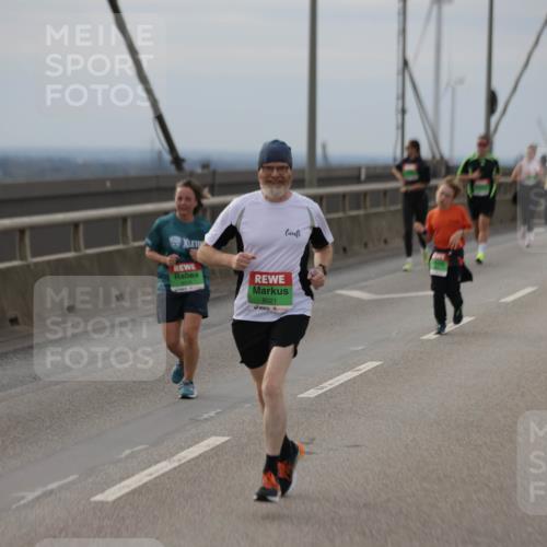 03.10.2025 - Köhlbrandbrückenlauf Jannik Wohlers http://msf.ph/oto/9152810 03.10.2025 16:02:17 Position 1 8021 meine-sportfotos.de
