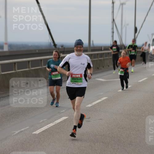 03.10.2025 - Köhlbrandbrückenlauf Jannik Wohlers http://msf.ph/oto/9152811 03.10.2025 16:02:17 Position 1 8021 meine-sportfotos.de