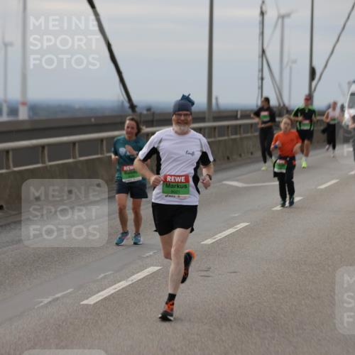 03.10.2025 - Köhlbrandbrückenlauf Jannik Wohlers http://msf.ph/oto/9152812 03.10.2025 16:02:17 Position 1 8021 meine-sportfotos.de